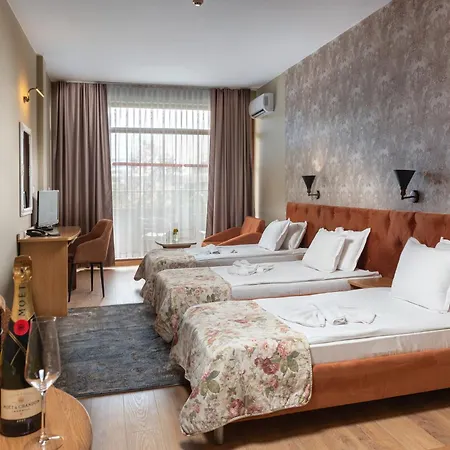 Avenue Hotel
